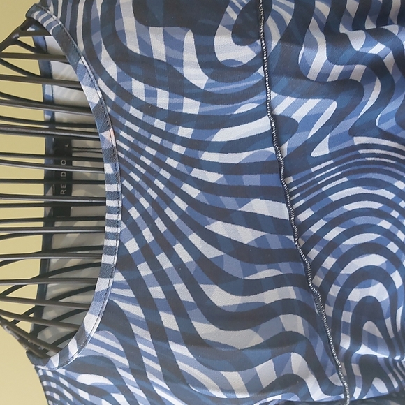 NWT DRESS, Size L,  96% Polyester,4% Elastan - Picture 2 of 10